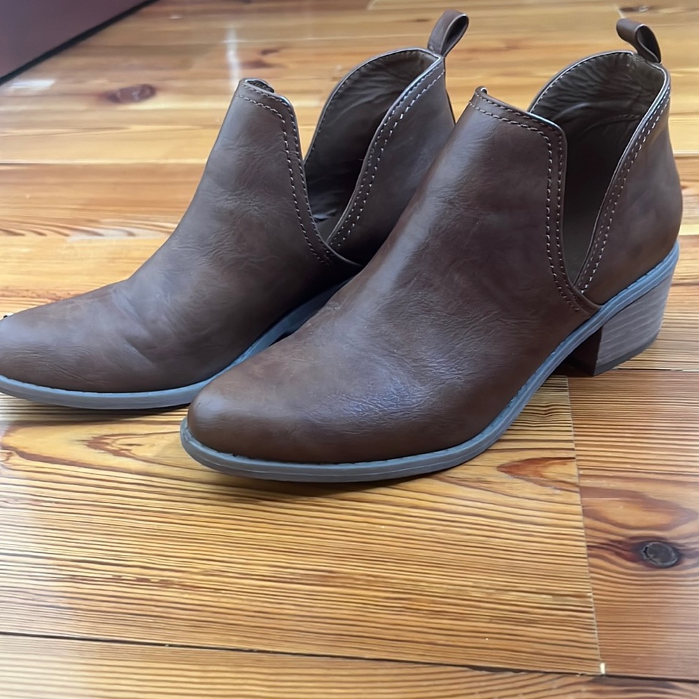 American Eagle Booties - size 9 - brown